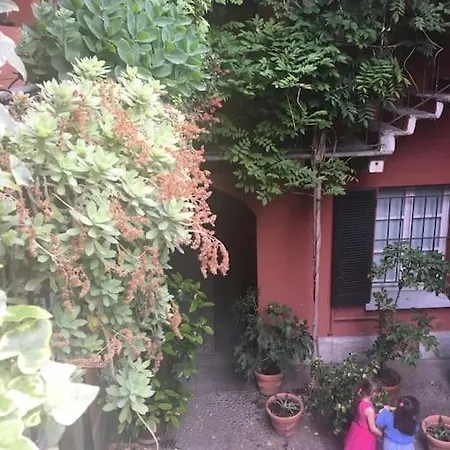 The Charming Courtyard On Navigli Μιλάνο